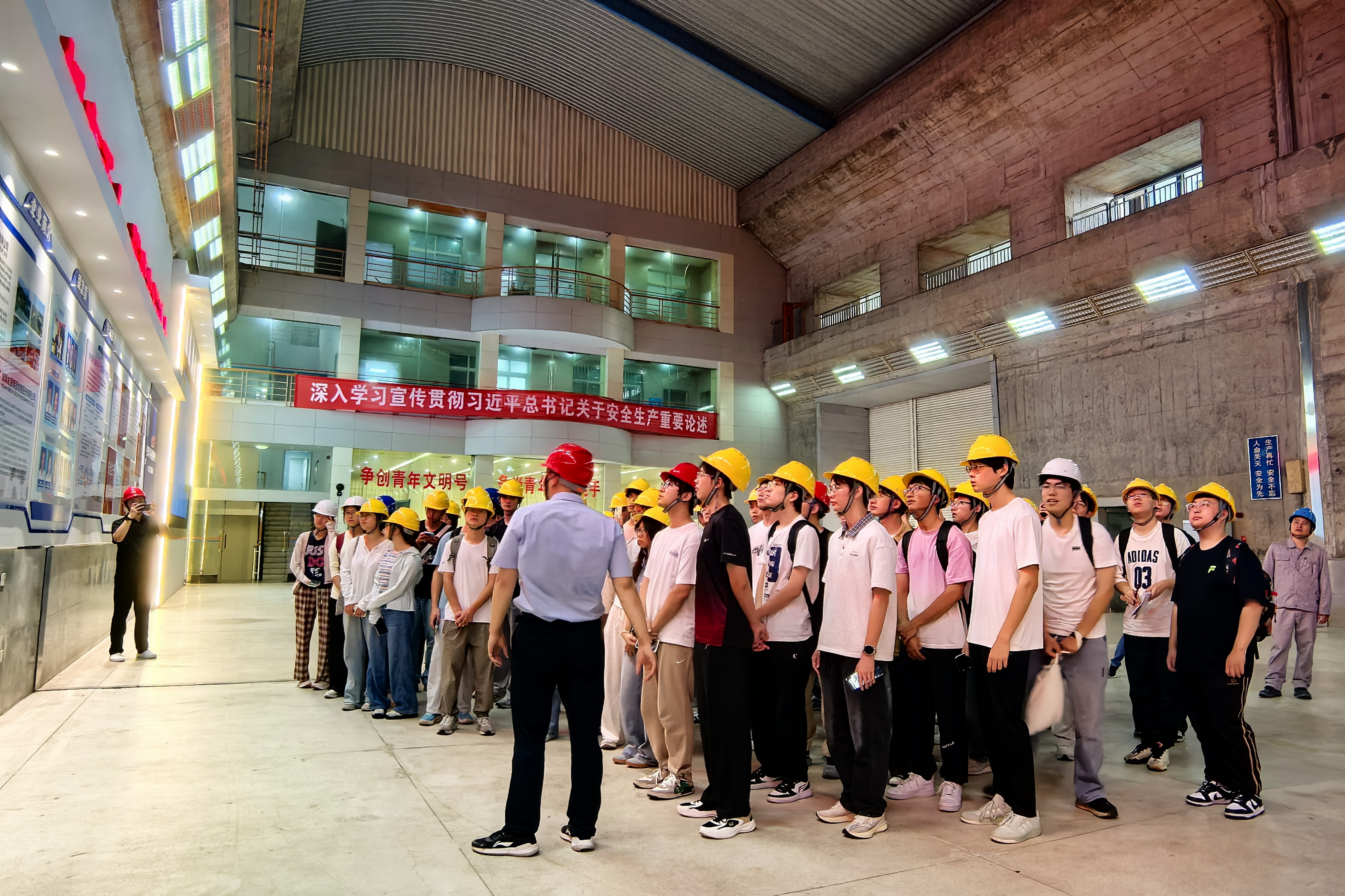 深化校企合作 共育产教融合新果——中南大学能源科学与工程学院师生赴株洲航电开展实践教学